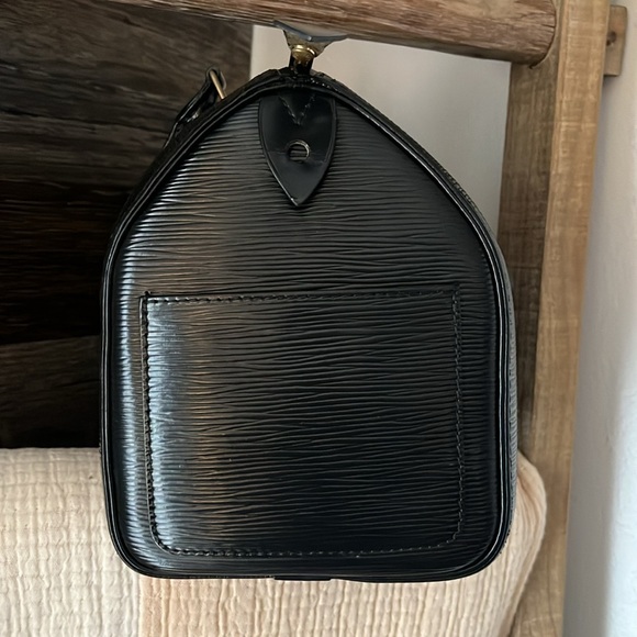 Authentic LV Epi Speedy 25 - Picture 7 of 15